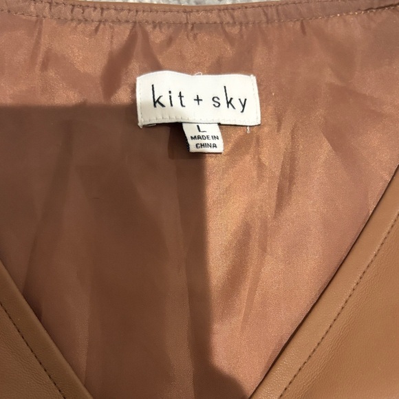 KIT + SKY Brown Faux Leather Peplum Blouse Large - Picture 2 of 4